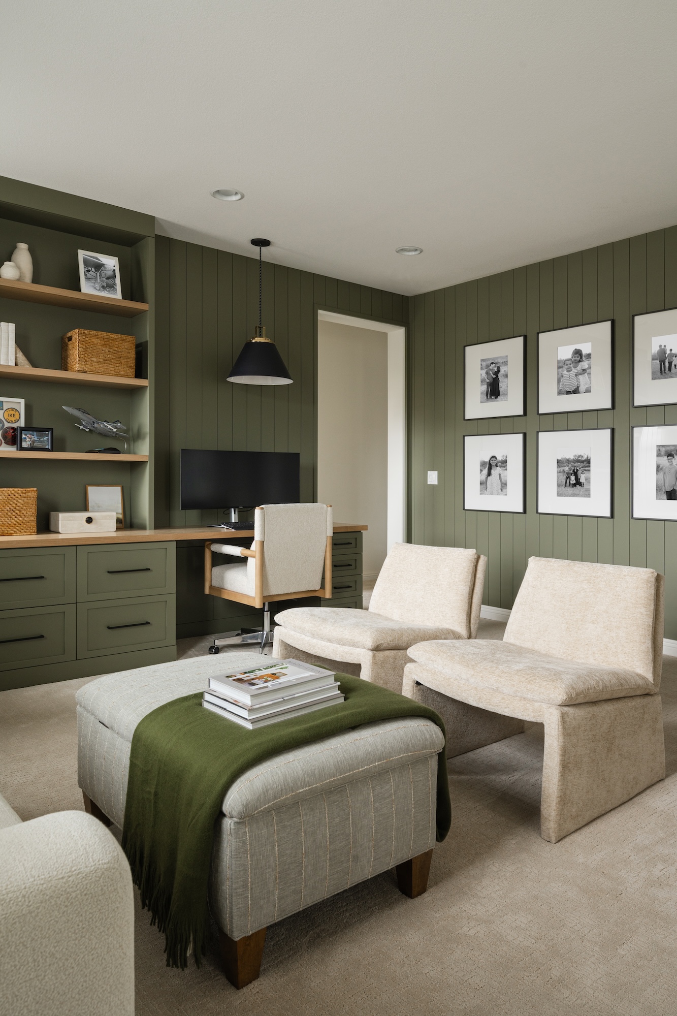 Built In Desk And Shelves Home Office Design