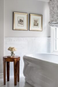 Curved Edges Tub With Small Wooden Table
