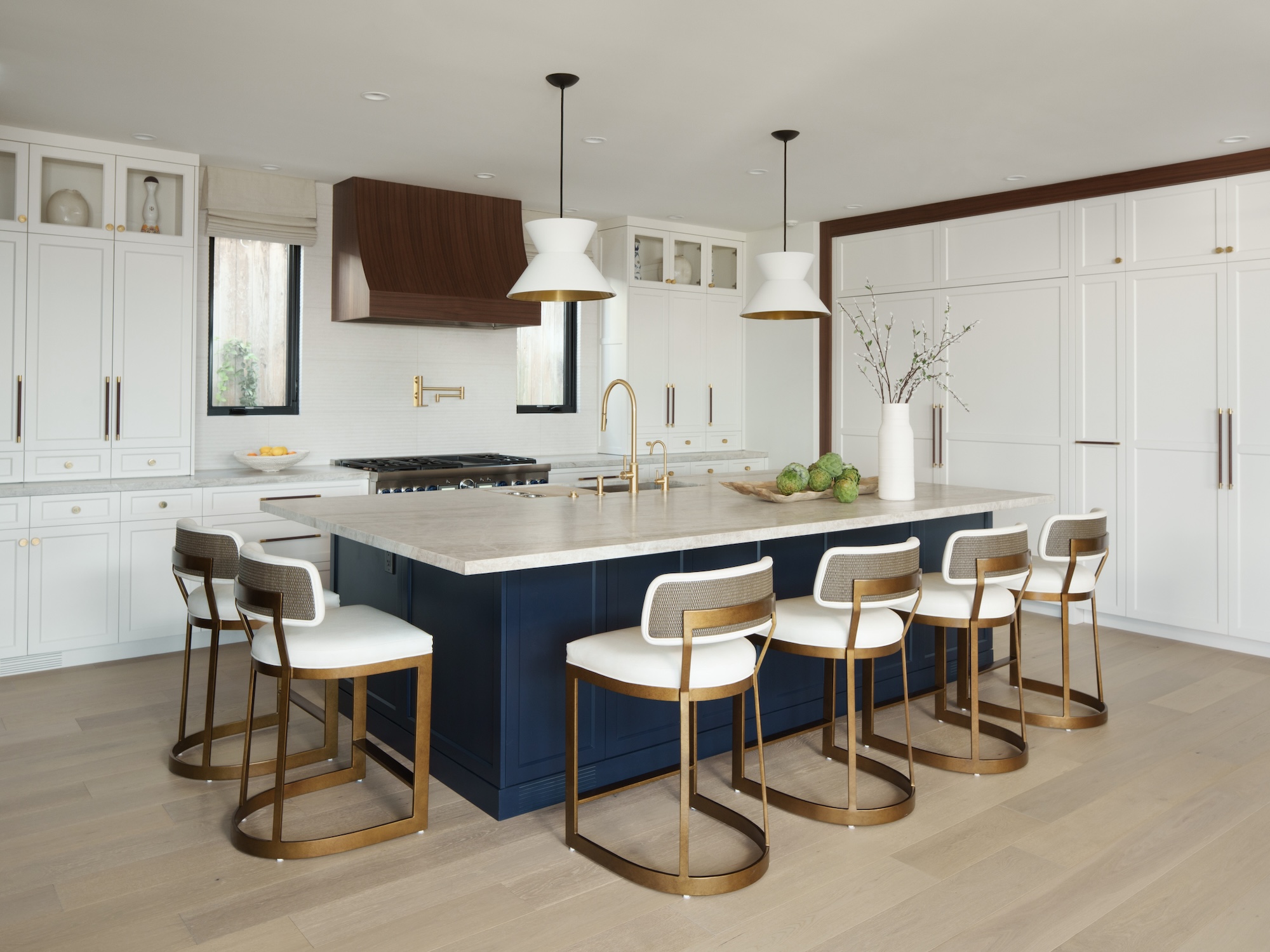 Kitchen Island With Six Stools