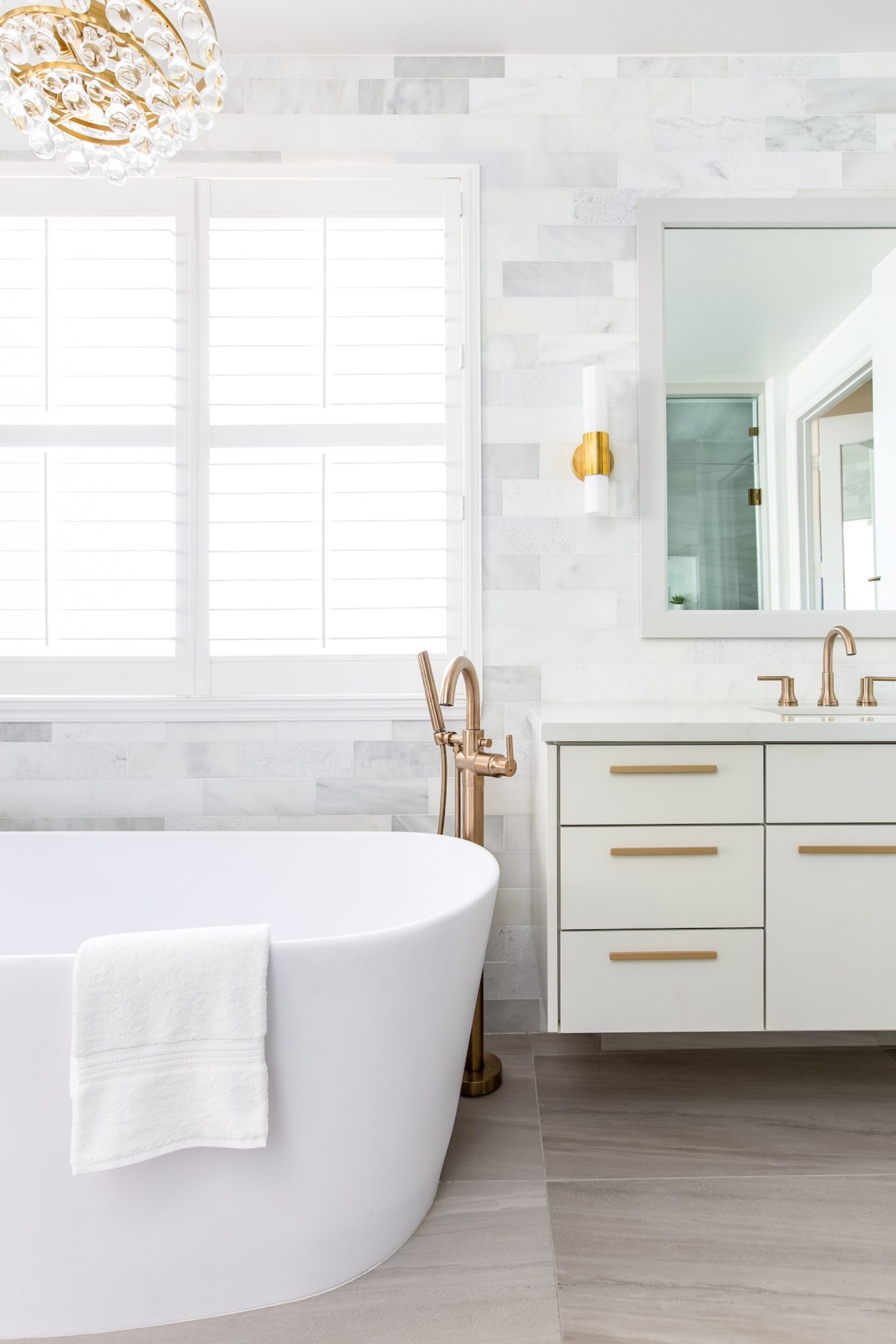 Laura Abrams Design Primary Bathroom