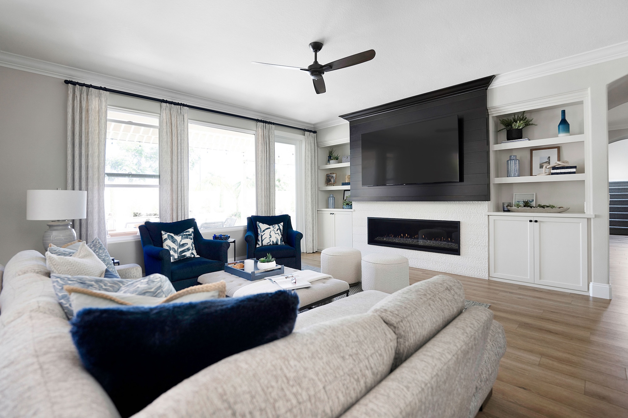 Living Room Interior Design Tv Over Gas Fireplace