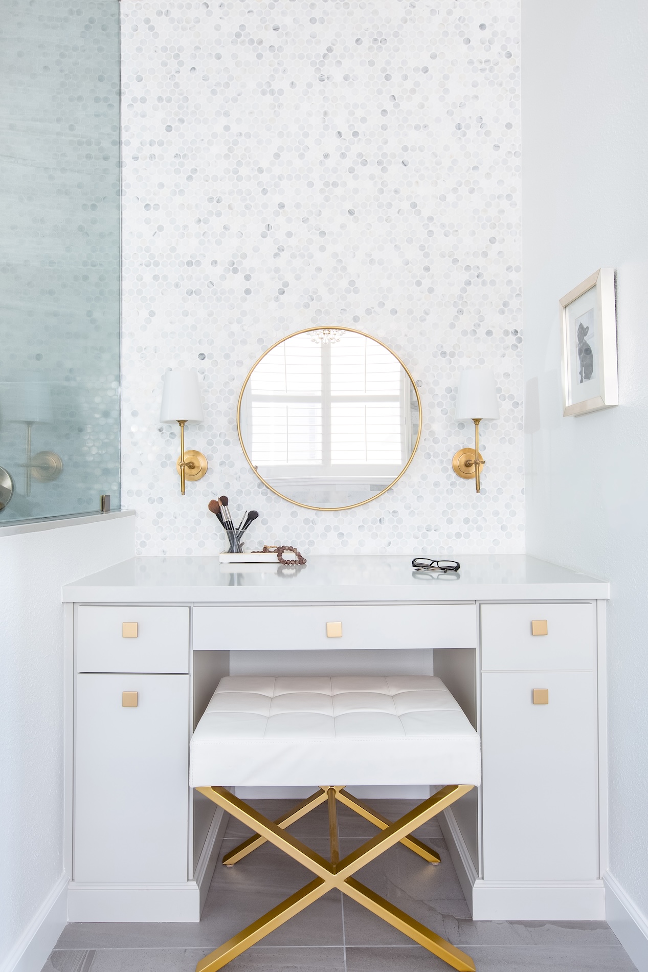 Makeup Vanity White Countertop Round Mirror
