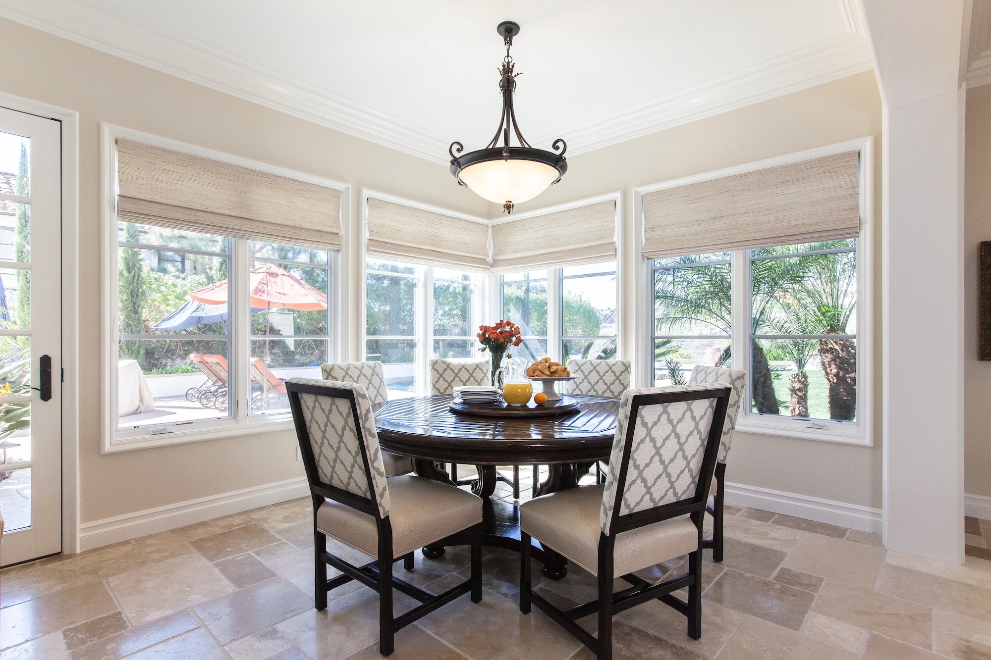 Round Dining Table In Kitchen