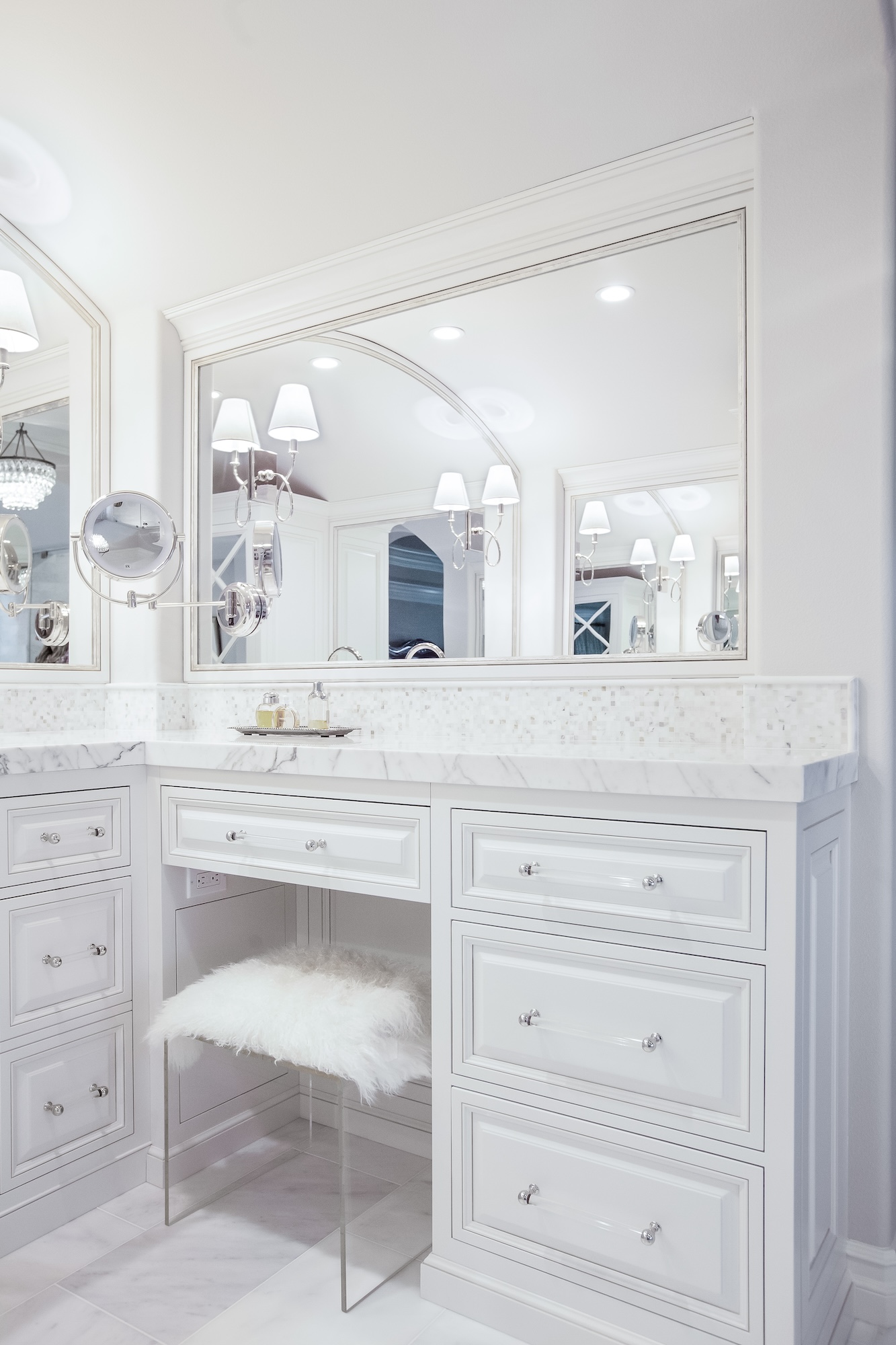 White Bathroom Makeup Vanity Itnerior Design
